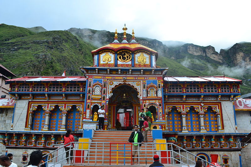 800px-Badrinath_Temple_front_view